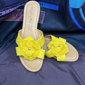 Mariela Sandals Women M/L (8-8.5) Yellow Suede Flower